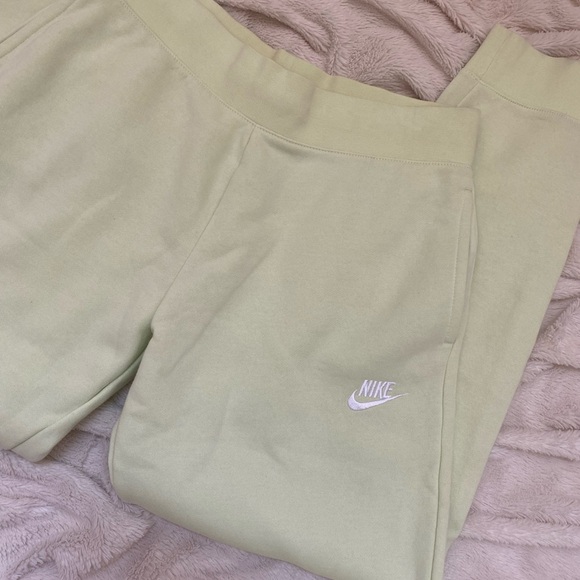 Nike Sportswear Club kids Fleece Jogger Pants Lime Ice - Picture 3 of 7